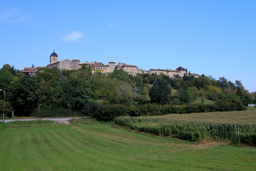 Randonnée et trekking : Arrivée au village de Pérouges Randonnée et trekking : Arrivée au village de Pérouges