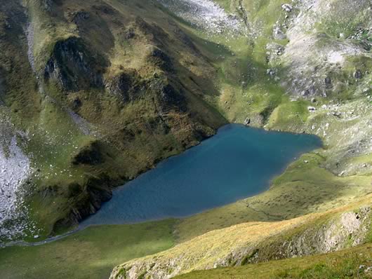 Randonn&eacute;e et trekking : le lac de Lhurs en montant au Billare