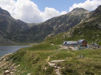 Randonn&eacute;e et trekking : Refuge et lac d'en Beys