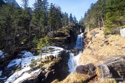 Randonn&eacute;e et trekking : Cascade de Bouss�s dans les Hautes-Pyr�n�es