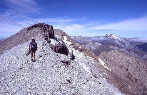 Randonn&eacute;e et trekking : Sous le sommet de la Tour