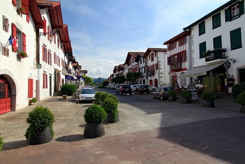 Randonnée et trekking : Rue principale d'Ainhoa Randonnée et trekking : Rue principale d'Ainhoa