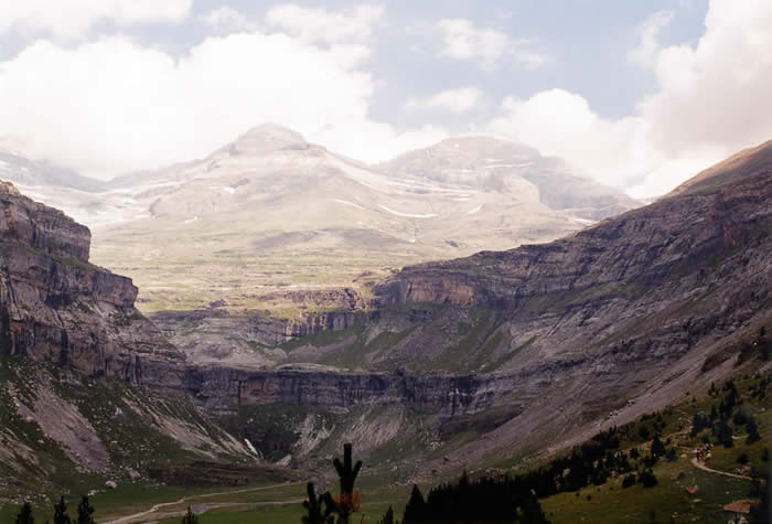 La vall&eacute;e d'Ordessa dans le Parc National
