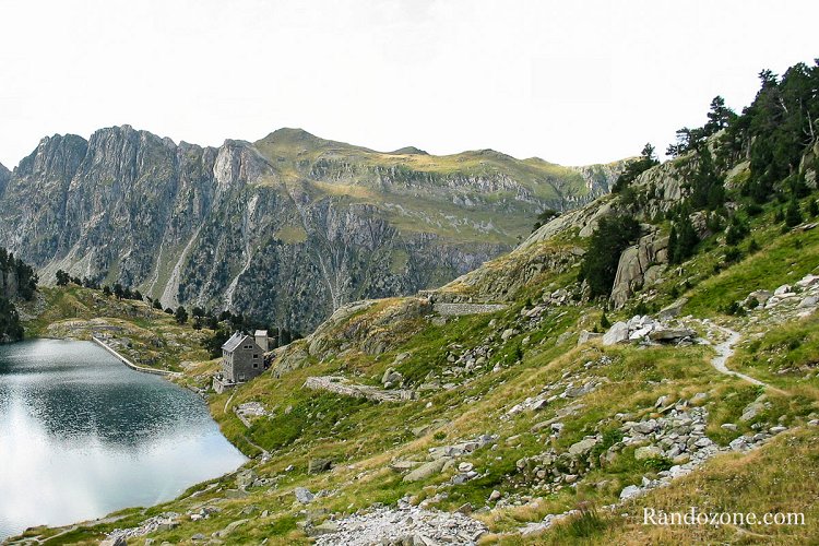 Refuge et lac de la Restanca