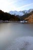 Sur le bord du lac d'Estaing