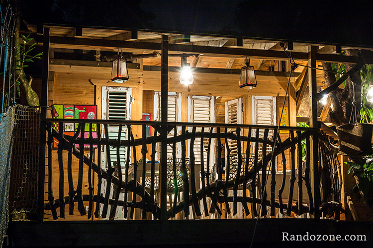 Terrasse de nuit depuis la passerelle