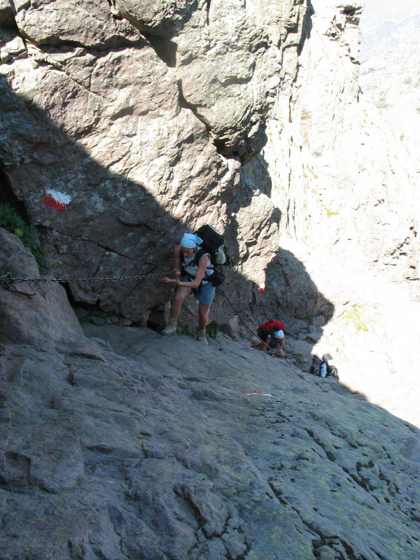 Descente dans le cirque de la Solitude