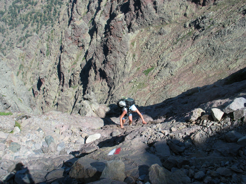 Descente dans le cirque de la Solitude
