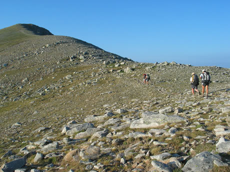 Le sentier qui longe les crêtes