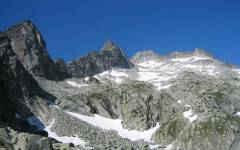 Pic de Nouvielle depuis le lac d'Aubert