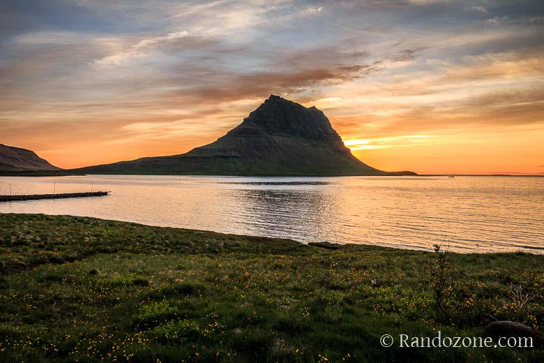 Kirkjufell est une montagne isolée d'Islande sur la péninsule de Snæfellsnes