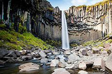 Randonne en Islande : cascade de Svartifoss