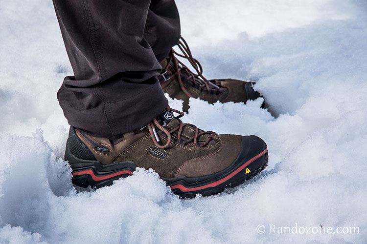Test des chaussures de randonnée Keen Wanderer dans la neige