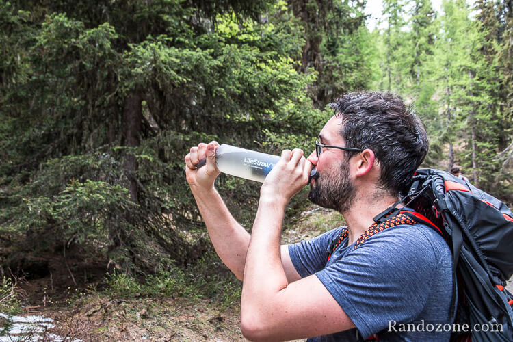 Test de la gourde avec paille filtrante Lifestraw Flex dans les Alpes