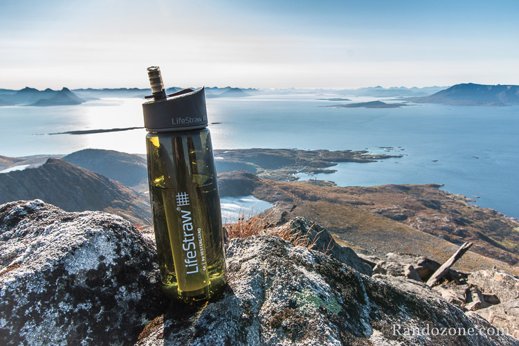 Lifestraw Go au sommet d'un sommet norvégien sur l'île de Senja