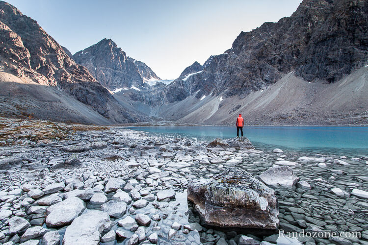 Test de la veste Mammut Foraker In Light Hooded au lac de Blavatnet en Norvège