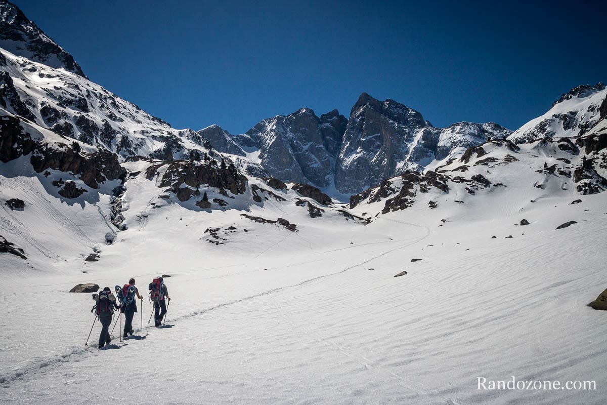 Randonnée en raquettes à neige vers le refuge des Oulettes de Gaube