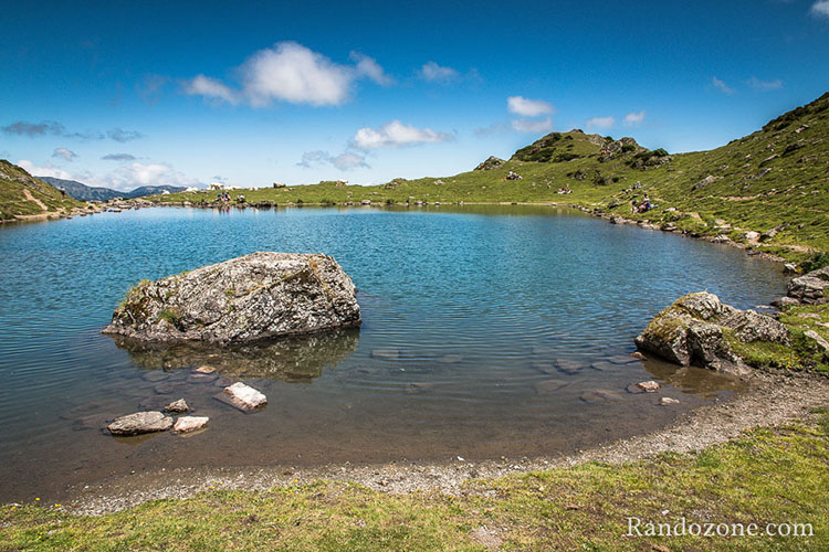Nous faisons le tour du lac pour avoir un point de vue plus intéressant