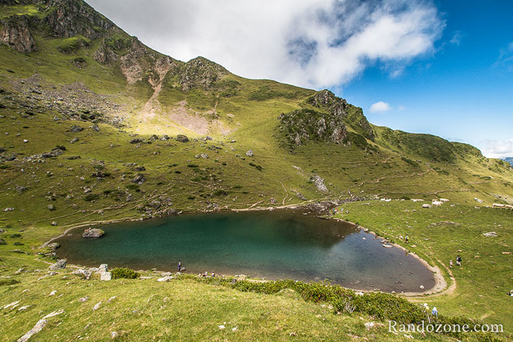 Promontoire au dessus du lac d'Arou