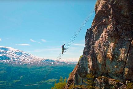 Oseriez-vous gravir cette échelle vertigineuse à 750 mètres au-dessus du vide en Norvège ? Actualité : Oseriez-vous gravir cette échelle vertigineuse à 750 mètres au-dessus du vide en Norvège ?