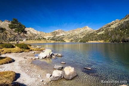 Lac d'Aumar sur le GR 10 dans le massif du Néouvielle 3 Traversées emblématiques des Pyrénées : GR®10, GR 11 et HRP, laquelle est pour vous ?
