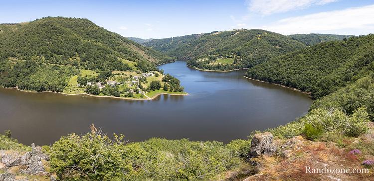 Panoramique de plusieurs photos depuis le promontoire du Fajol en Aveyron