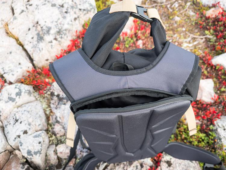 Sac à dos Arva Ride 30+ : ouverture pour accéder au contenu Sac à dos Arva Ride 30+ : ouverture pour accéder au contenu
