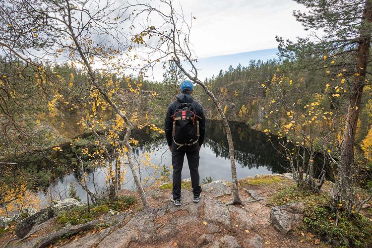 Sac à dos Arva Ride 30+ au lac Pakasaivo en Norvège Sac à dos Arva Ride 30+ au lac Pakasaivo en Norvège