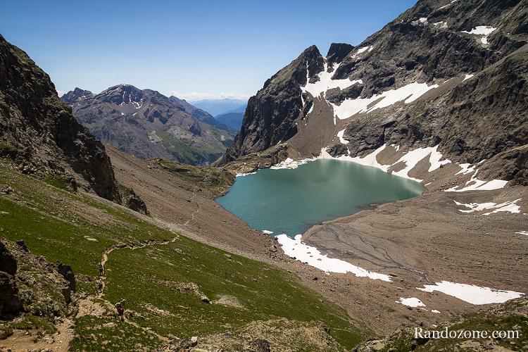 Lac de l'Eychauda dans le massif des Ecrins