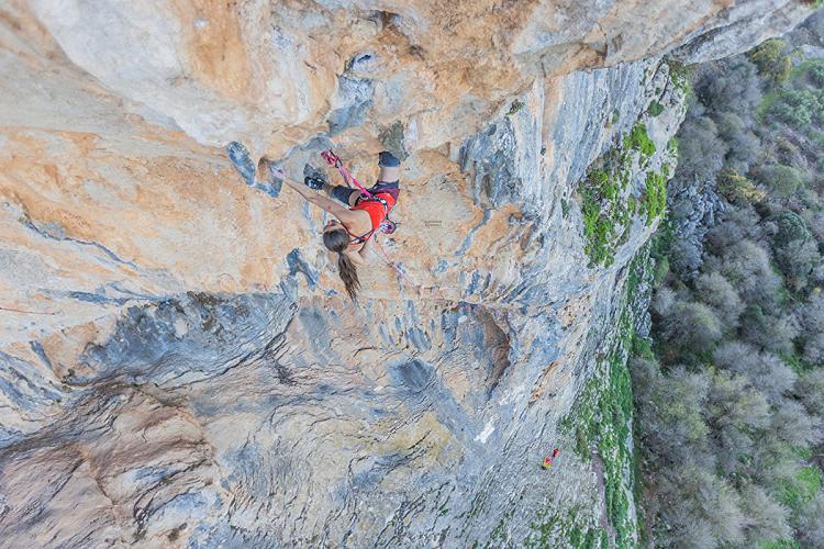 Bronwyn Hodgins grimpe son premier 8c La Rubia &agrave;Villanueva