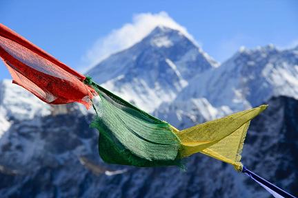 Actualit&eacute; : 15 000 dollars pour gravir l'Everest : le N�pal durcit les r�gles
