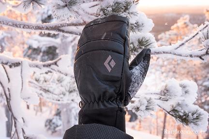 Test et avis Les moufles Black Diamond Spark Mitts : Une protection technique pour les activités d'hiver Test : Les moufles Black Diamond Spark Mitts : Une protection technique pour les activités d'hiver