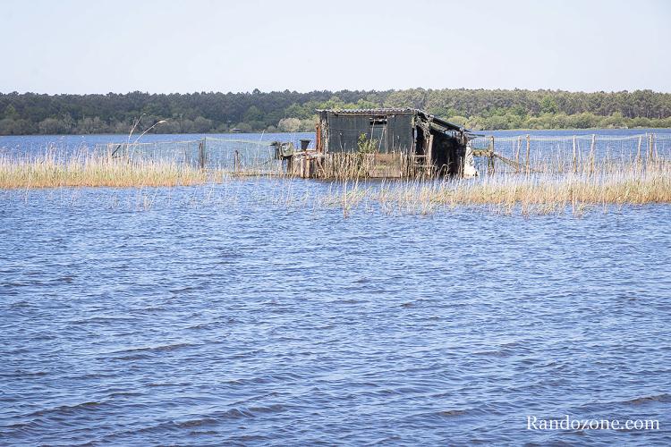 Cabane sur le lac d'Aureilhan