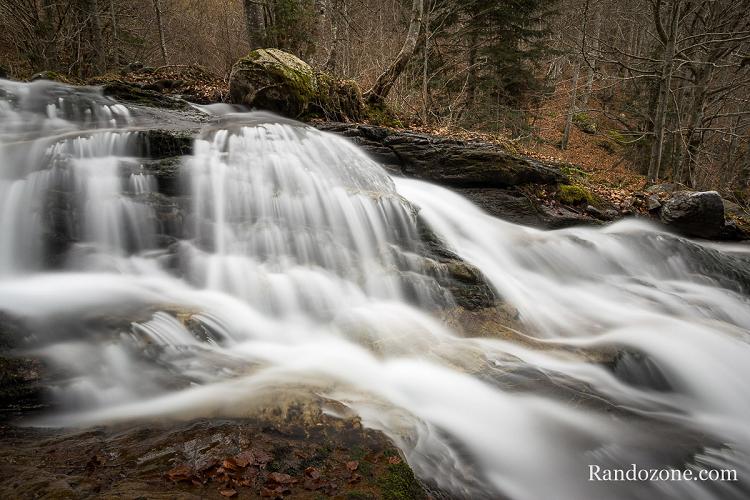 Cascade dans le bois de Bu� (Pyr�n�es)