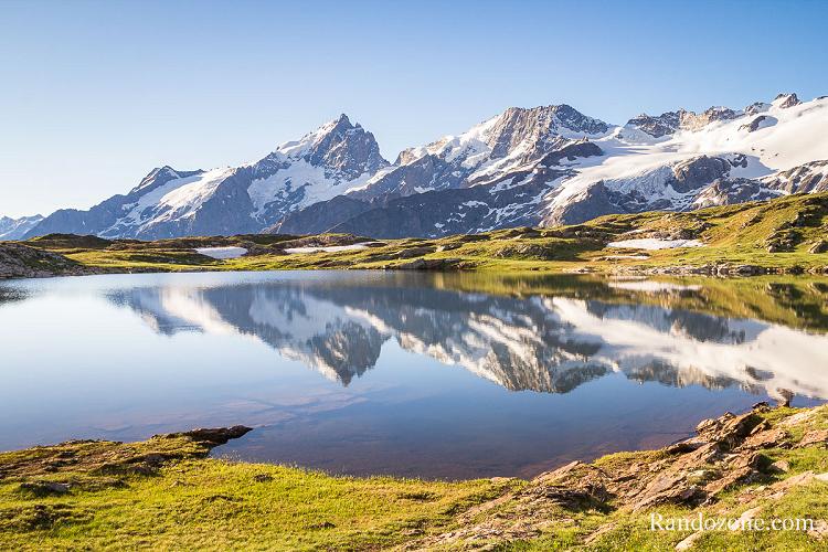 Lumi�re matinale dans les Alpes apr�s un bivouac en altitude
