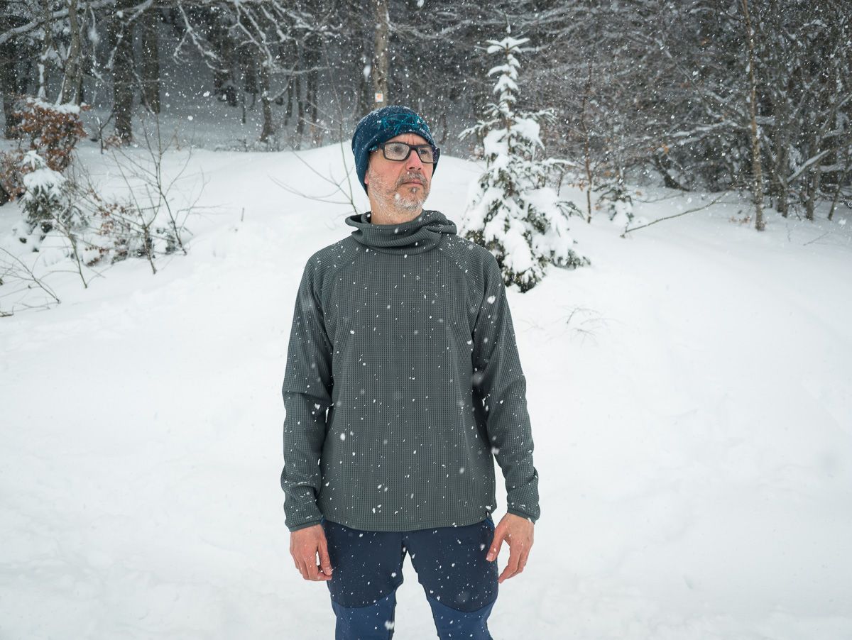 Actualit&eacute; : Randonn�e : le nouveau pull � capuche Cubic d�Odlo mise sur la l�g�ret� et la libert� de mouvement