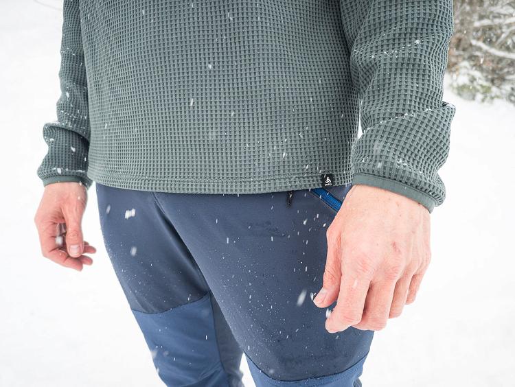 Pull Odlo Cubic dans les Pyr�n�es