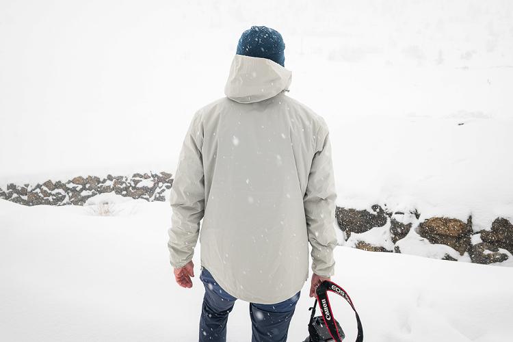 Veste coupe vent Odlo Essentials 2.5L dans les Pyrénées Veste coupe vent Odlo Essentials 2.5L dans les Pyrénées