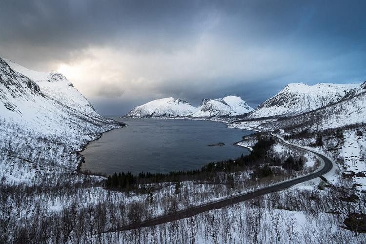 Route sur l'?le de Senja en Norv?ge