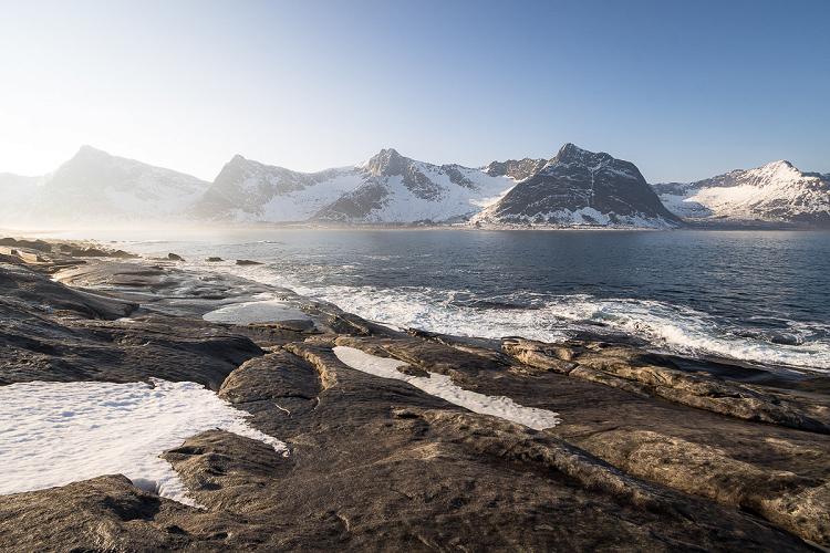 Balade le long de la mer sur l'?le de Senja en Norv?ge
