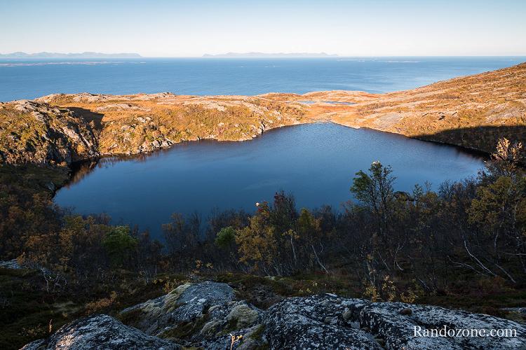Randonn?e ? Sjursviktinden sur l'?le de Senja en Norv?ge
