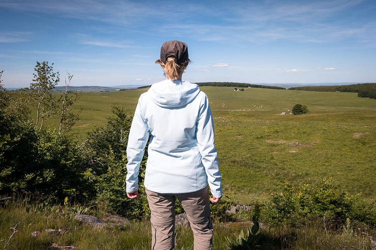 Veste polaire Helly Hansen Versalite Hooded Fleece Jacket sur le plateau de l'Aubrac