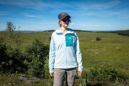 Actualit&eacute; : Polaire de rando en juin : le test de la Helly Hansen Versalite Hooded Fleece sur le plateau de l'Aubrac