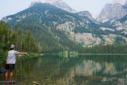 Actualité : Pêche à la mouche en lac de montagne : Le guide pour débuter (et combiner deux activités)