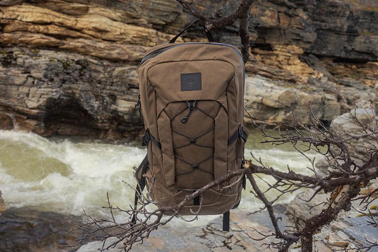 Osprey Talon 11 VSN : Tissus recyclés cirés et design épuré Osprey Talon 11 VSN : Tissus recyclés cirés et design épuré