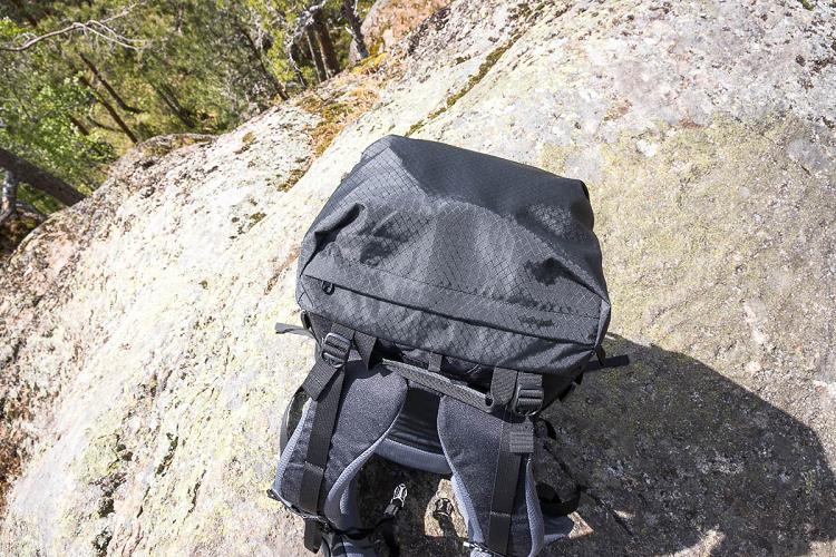 Grande poche sur le dessus du sac Ubic 30