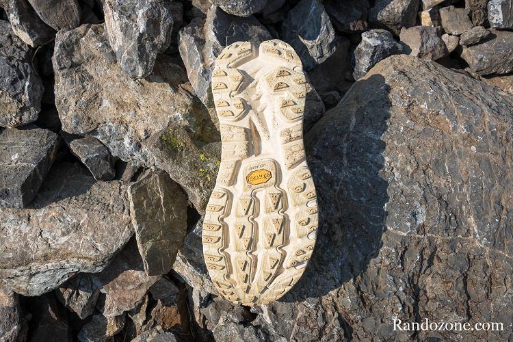 Semelle des chaussures Hoka Mafate X Hike dans les Pyrénées Semelle des chaussures Hoka Mafate X Hike dans les Pyrénées