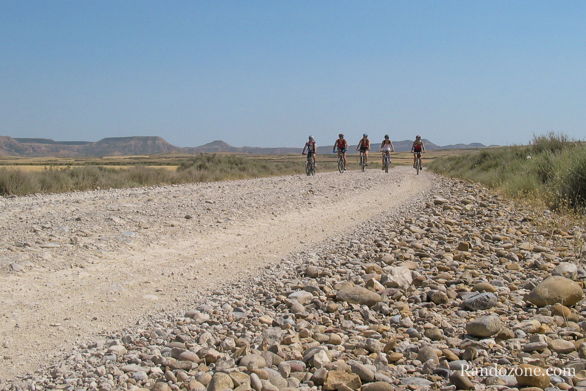 VTT dans le désert des Bardenas en Espagne
