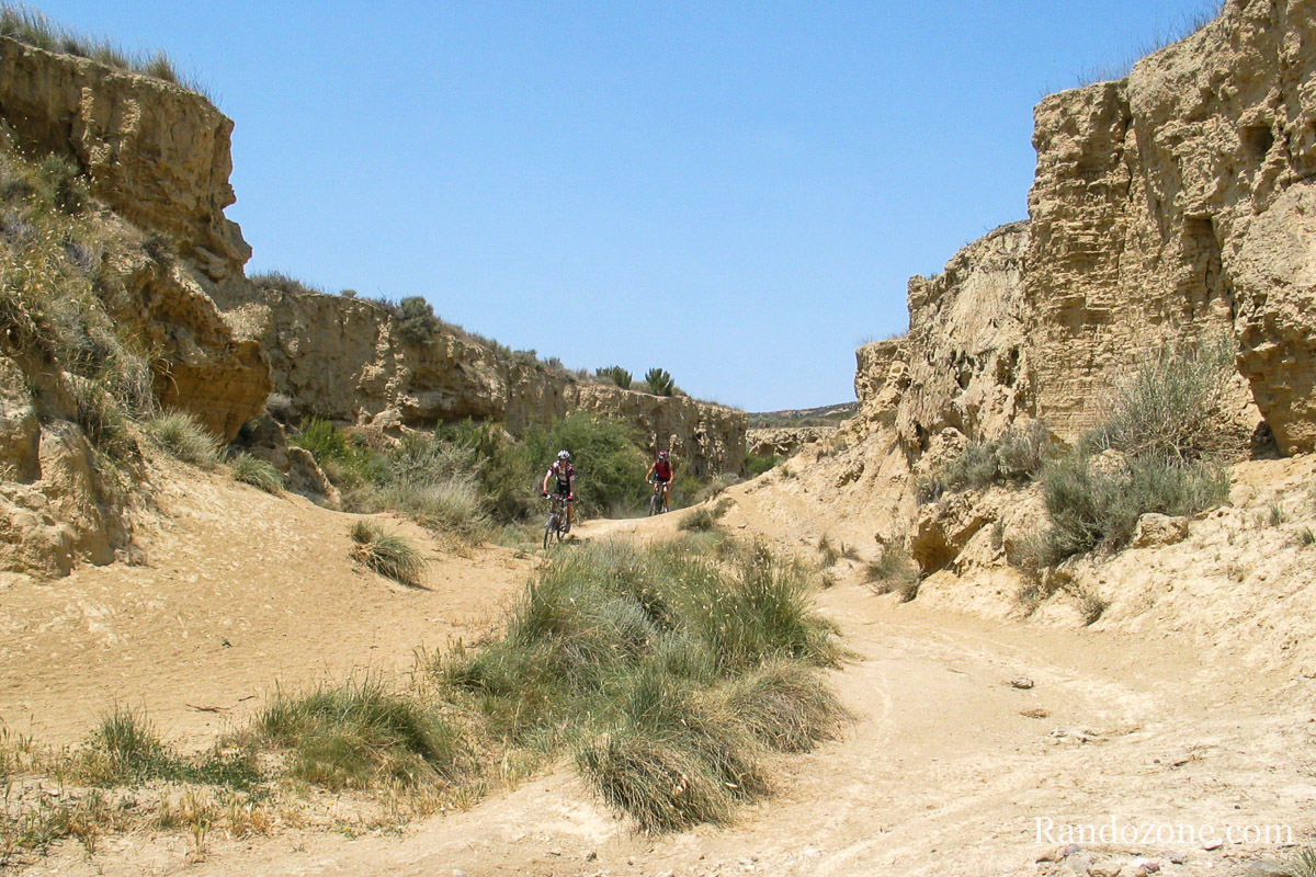 VTT dans le désert des Bardenas en Espagne
