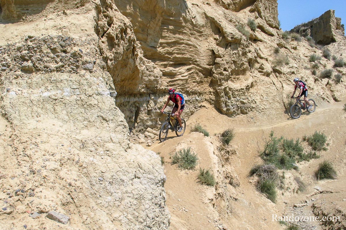VTT dans le désert des Bardenas en Espagne